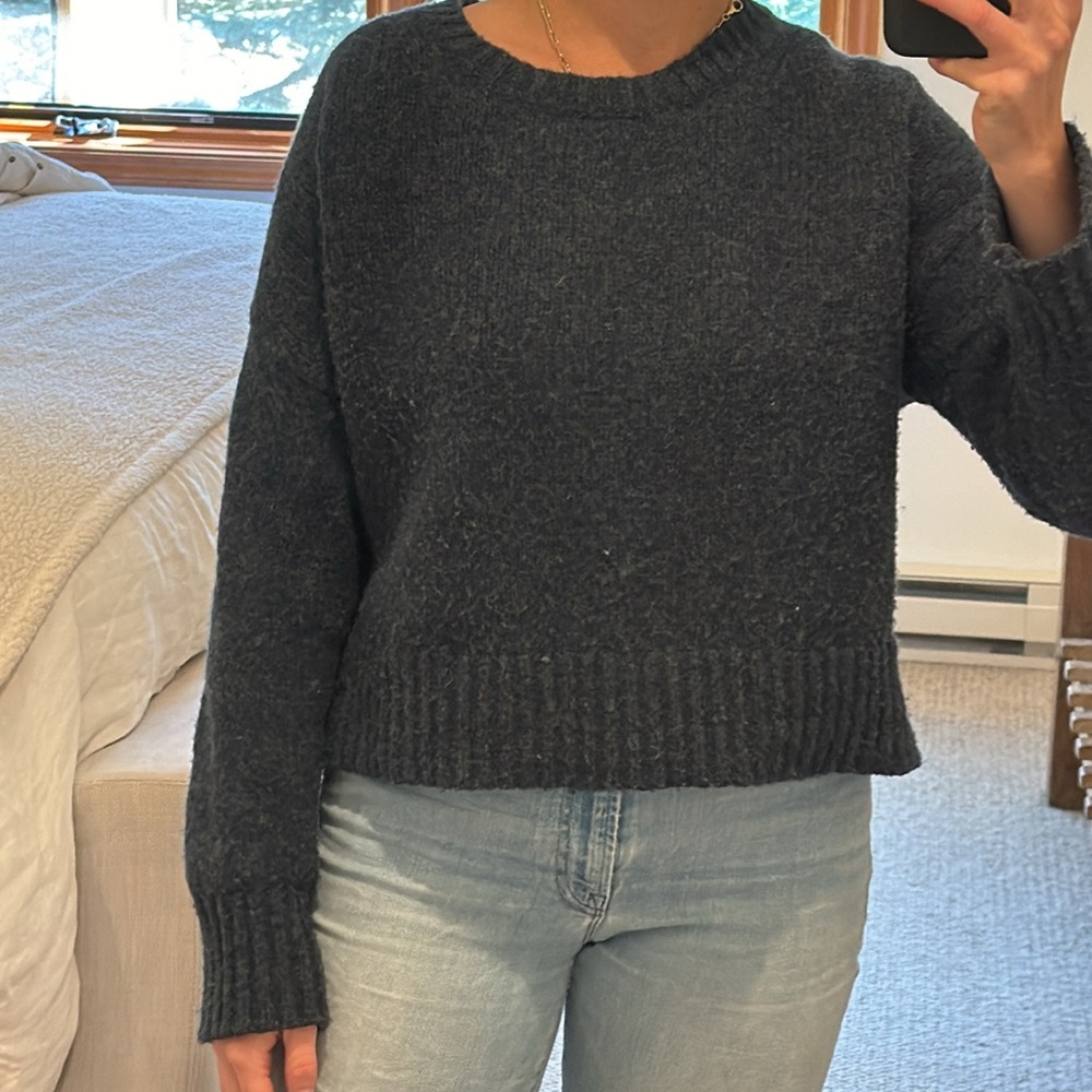 Banana Republic XS blue crewneck sweater
